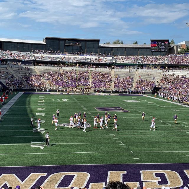 My favorite part of fall - and my two favorite teams are playing each other today!  #universityofwashington #easternwashingtonuniversity #gohuskies #goeags