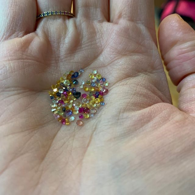 It’s amazing how a handful of colored sapphires can brighten an otherwise dreary day!  #sapphires #septemberbirthstone #colorfordays